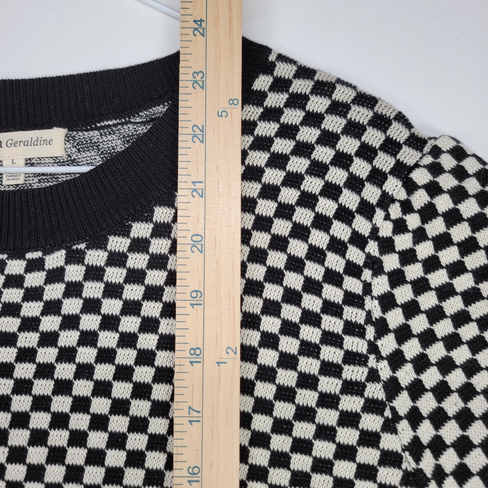 Elegant Black and White Checkered Crewneck Sweater - Picture 7 of 10